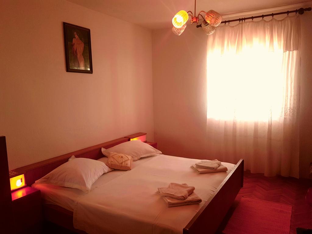 Apartments Coko โอมิช ภายนอก รูปภาพ