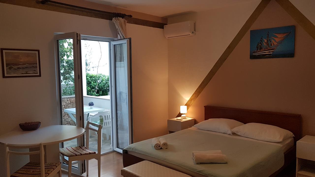 Apartments Coko โอมิช ภายนอก รูปภาพ